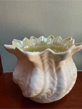 Belleek Neptune Shell Twisted Vase